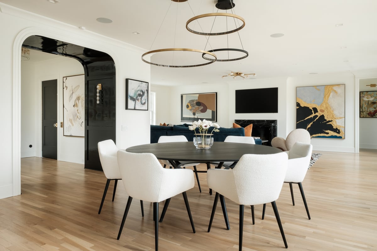 Modern dining area with gold circles chandelier